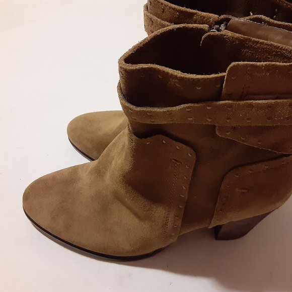 Vince Camuto distressed leather booties /rivets - Picture 9 of 10